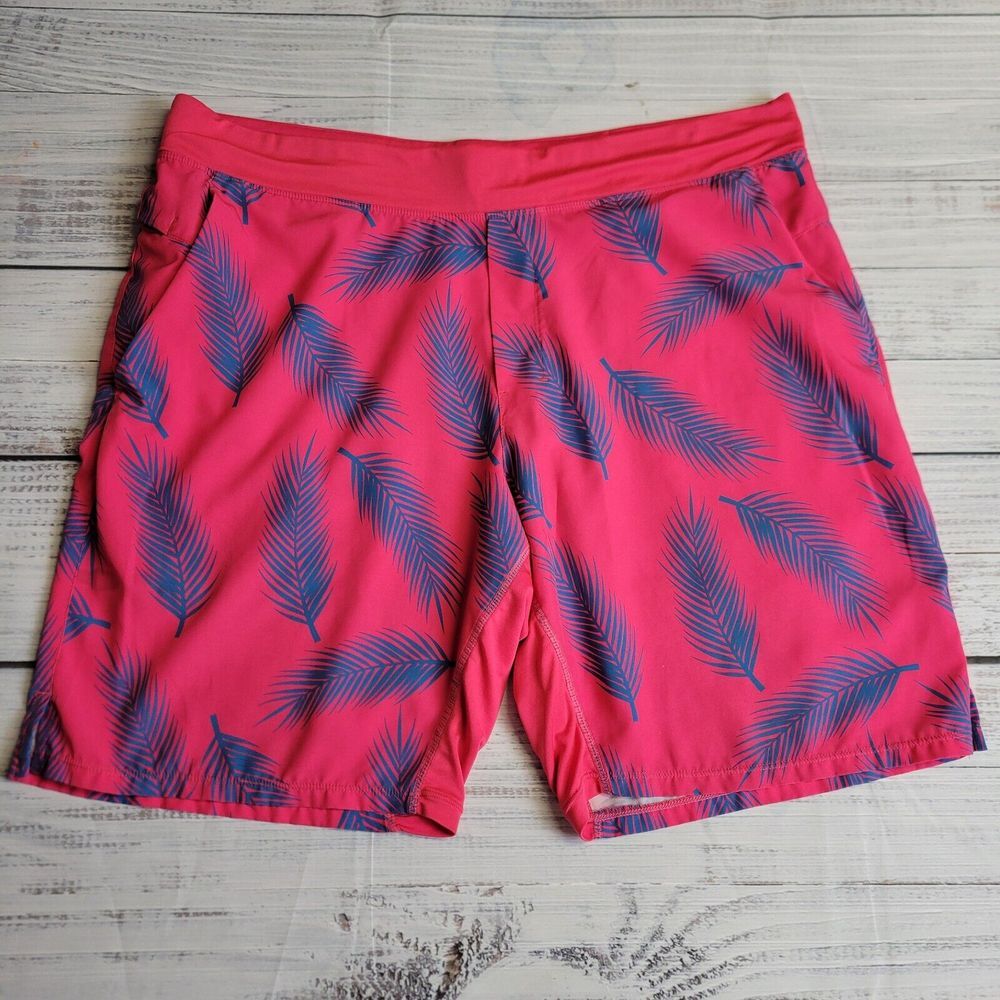 Treign Shorts Mens XL Pink Feather Print Lightweight Unlined Crossfit‎ Pockets